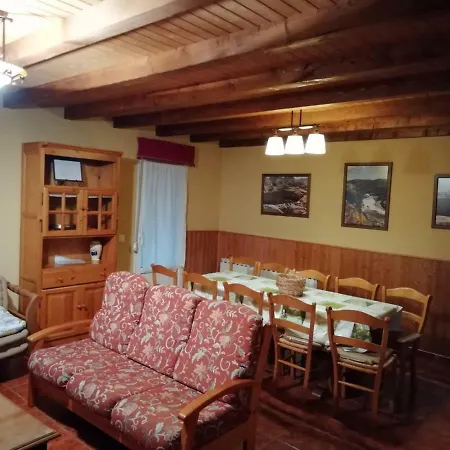 La Puente 10 De Gredos Holiday home Hoyos del Espino