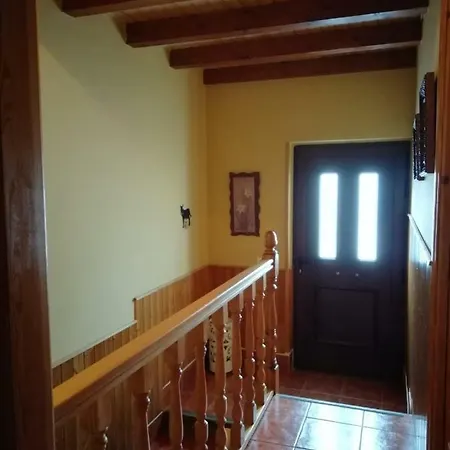 La Puente 10 De Gredos Holiday home Hoyos del Espino